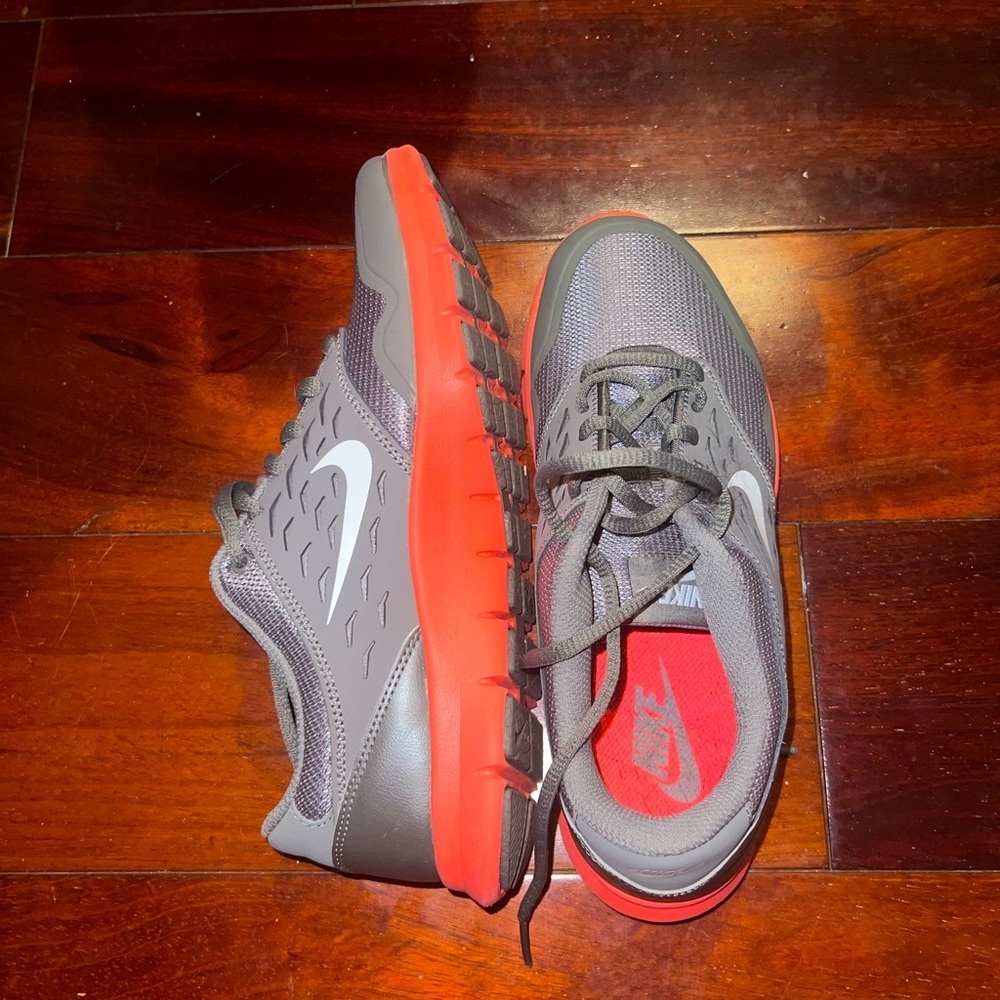 NWOT Womens Nike Running Sneakers - Picture 2 of 8